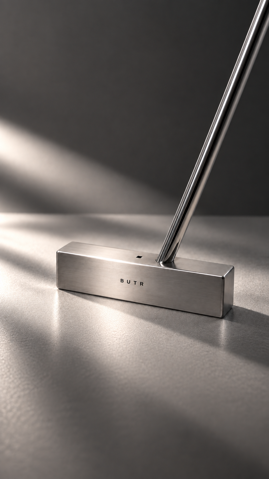 BUTR Seoul putter standing in soft daylight
